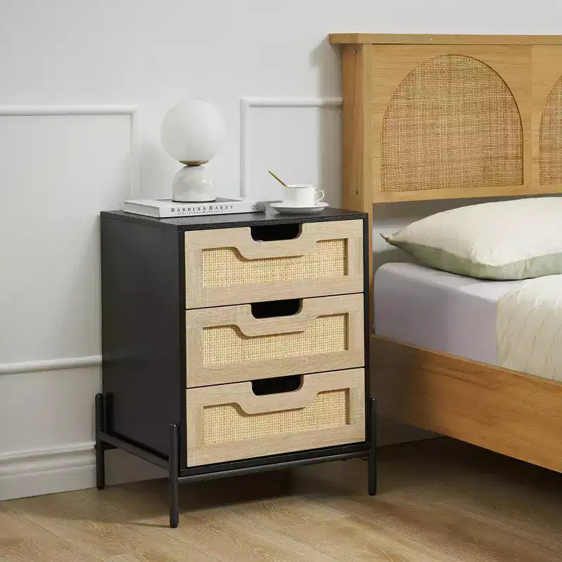 Comodino in Rattan, Comodino da Fattoria con 3 Cassetti, Comodino con Gambe in Metallo, Tavolino d'Appoggio Boho per Camera da Letto 4