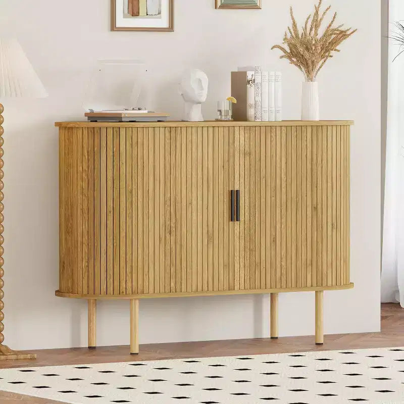 Credenza con ante scorrevoli scanalate da 47", mobile contenitore moderno in legno con ripiani regolabili, per soggiorno, cucina, sala da pranzo 9