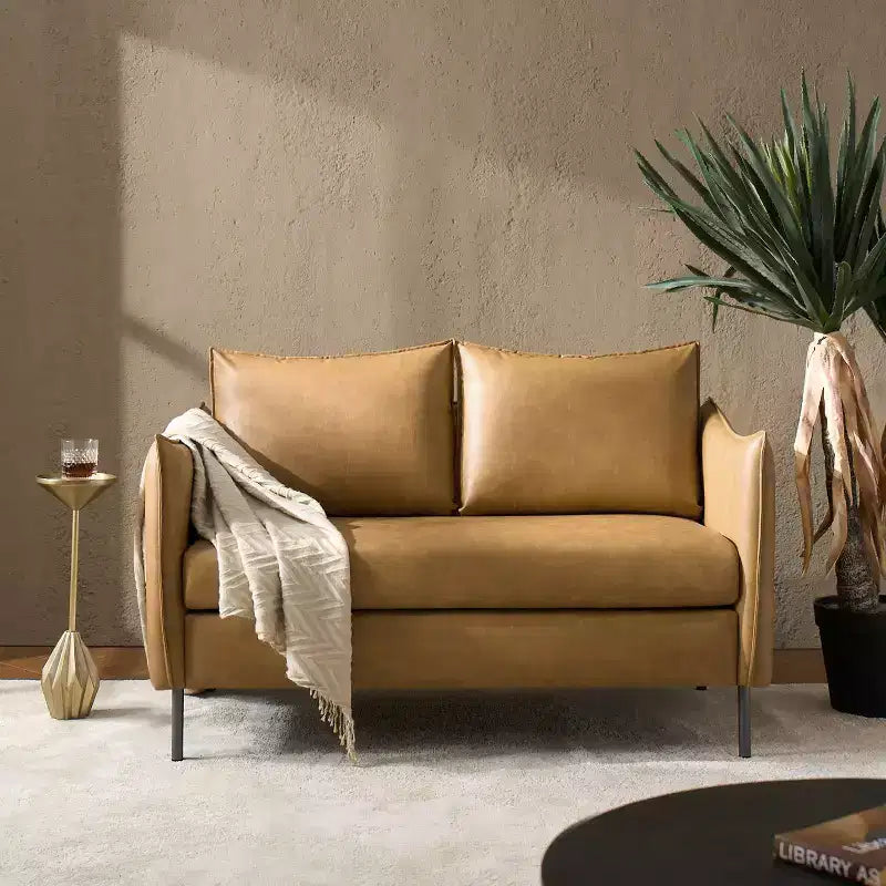 Divanetto moderno imbottito in pelle con gambe in metallo, stile industriale