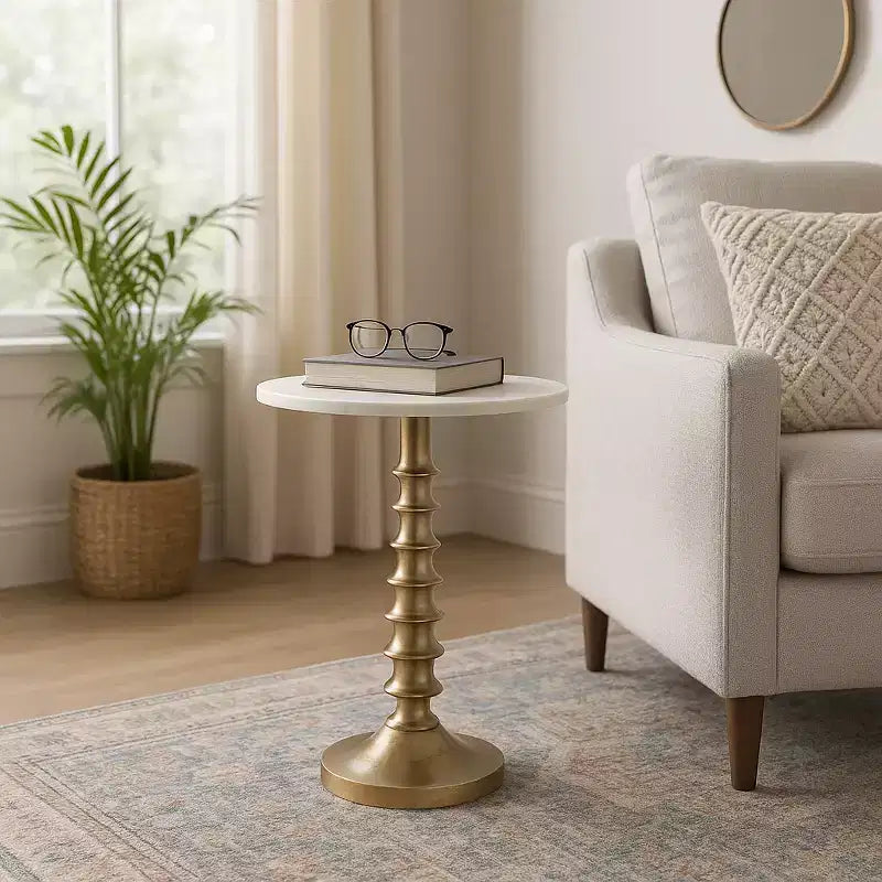 Tavolino, comodino o mobiletto elegante per l'arredamento della stanza - Piano in marmo con base a coste per l'arredamento della camera da letto o del soggiorno - 22 Bianco e Oro