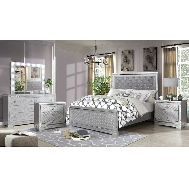 Set camera da letto 5 pezzi Seleena Glam Silver Wood con pannello trapuntato e porta USB di Furniture of America