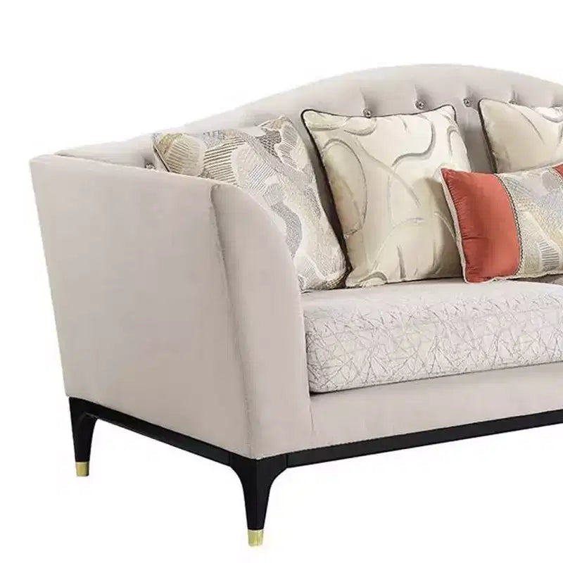 Divano Tayden da 71" in velluto beige: Acme Furniture, capitonné in cristallo, dettagli dorati