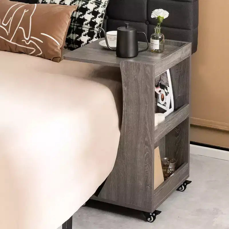 Costway Tavolino Laterale con Ruote, Tavolino C-shaped Mobile con 2 Ripiani Aperti e 2 Vani Contenitori Posteriori Marrone/Grigio 15