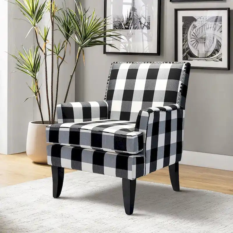 Poltrona Akorda stile Country francese con bordo borchiato e gambe in legno massello di HULALA HOME 39