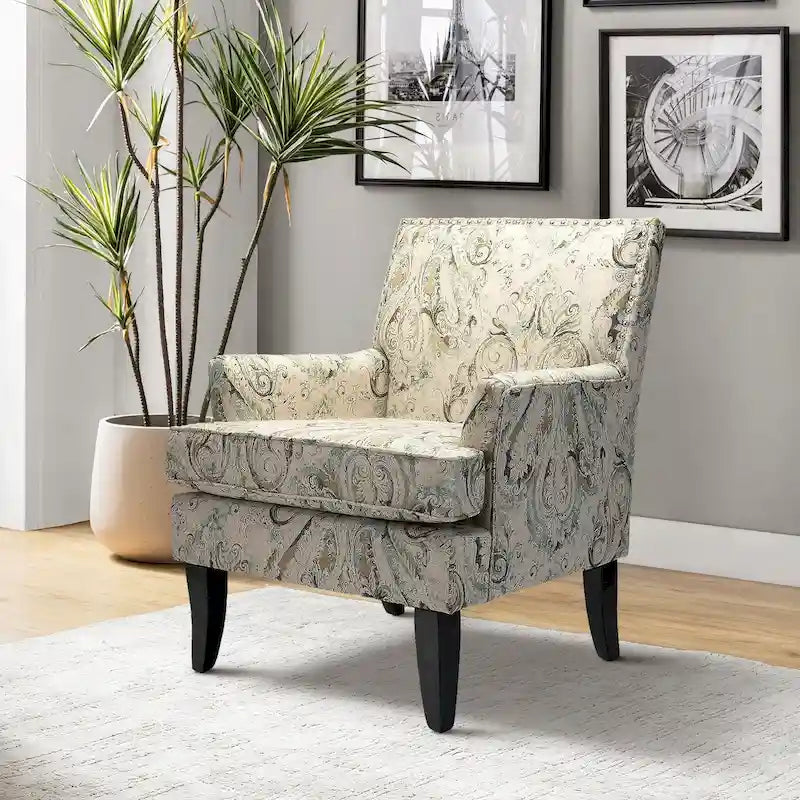 Poltrona Akorda stile Country francese con bordo borchiato e gambe in legno massello di HULALA HOME 40