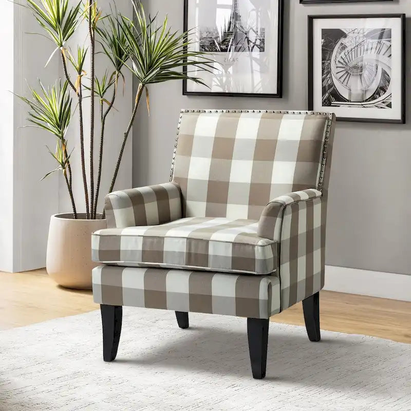 Poltrona Akorda stile Country francese con bordo borchiato e gambe in legno massello di HULALA HOME 41