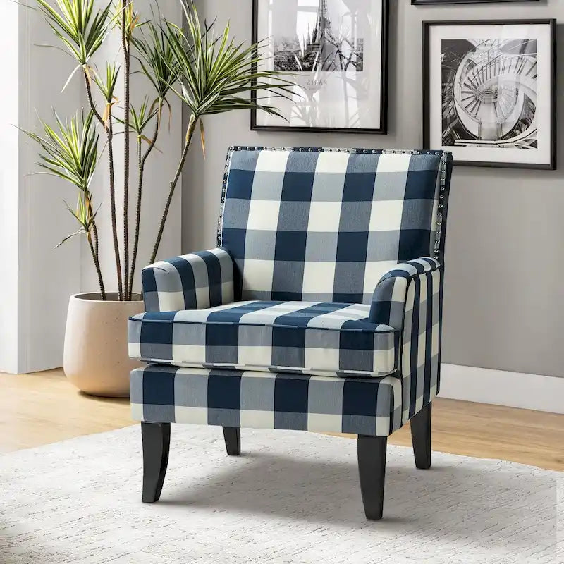Poltrona Akorda stile Country francese con bordo borchiato e gambe in legno massello di HULALA HOME 42