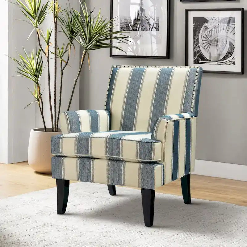 Poltrona Akorda stile Country francese con bordo borchiato e gambe in legno massello di HULALA HOME 43