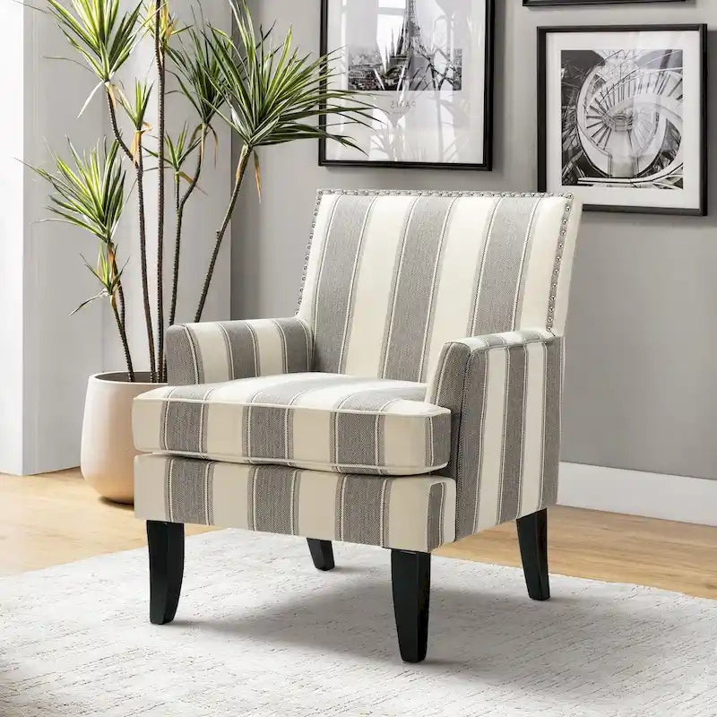 Poltrona Akorda stile Country francese con bordo borchiato e gambe in legno massello di HULALA HOME 44