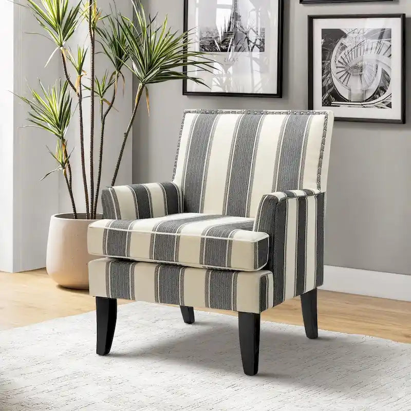 Poltrona Akorda stile Country francese con bordo borchiato e gambe in legno massello di HULALA HOME 46