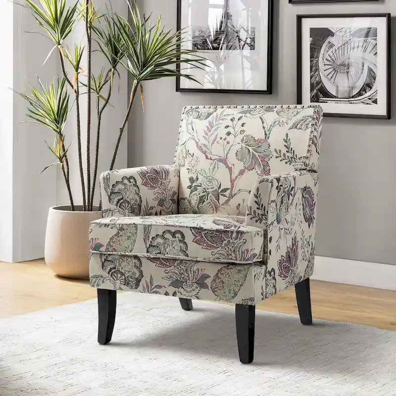 Poltrona Akorda stile Country francese con bordo borchiato e gambe in legno massello di HULALA HOME 47