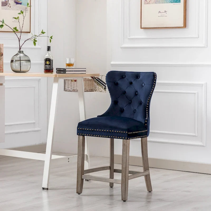Sgabello da bancone Carter 24 Wingback capitonné con borchie e gambe grigio antico 32