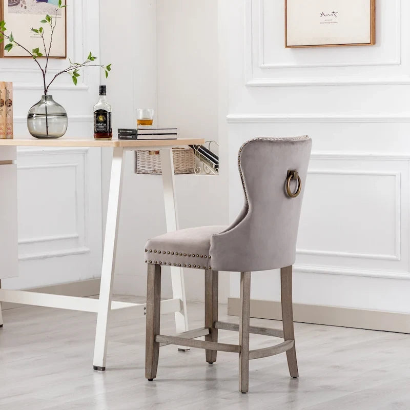 Sgabello da bancone Carter 24 Wingback capitonné con borchie e gambe grigio antico 12