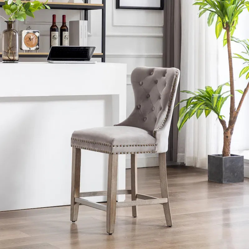 Sgabello da bancone Carter 24 Wingback capitonné con borchie e gambe grigio antico 14