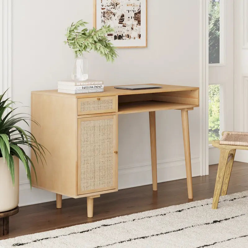 Scrivania Nathan James Daisy in stile moderno-coloniale con spazio per riporre oggetti e maniglie con dettagli in ottone