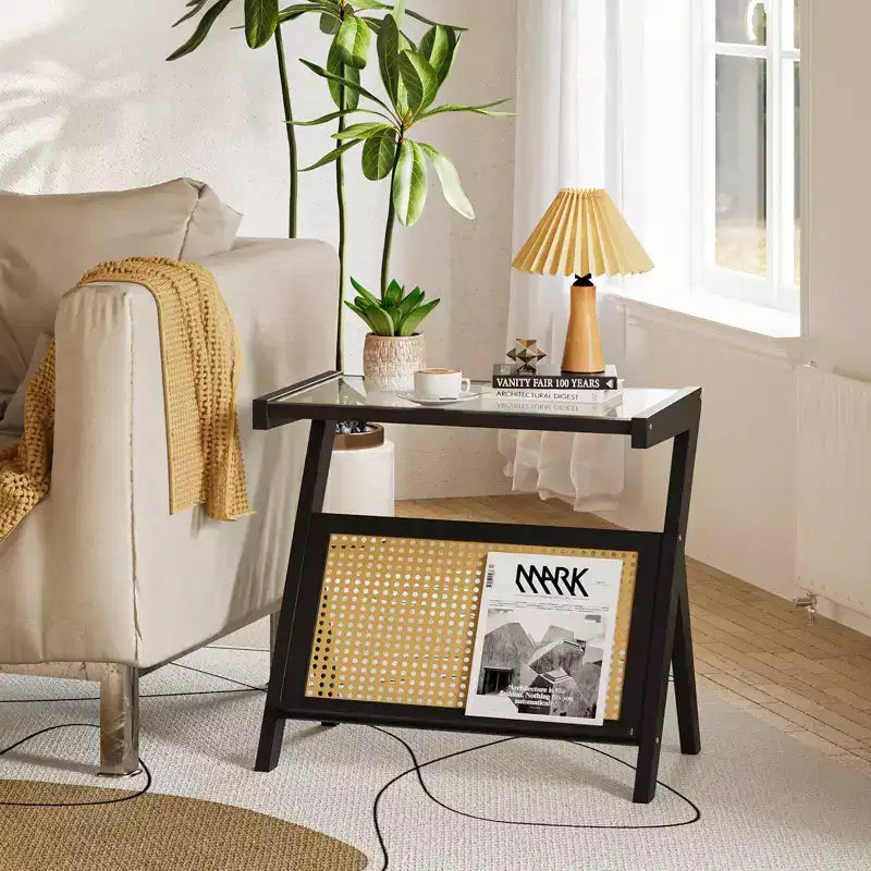 Tavolino finale in rattan con struttura in bambù, piano in vetro temperato, ripiano portaoggetti a forma di Z, naturale 3