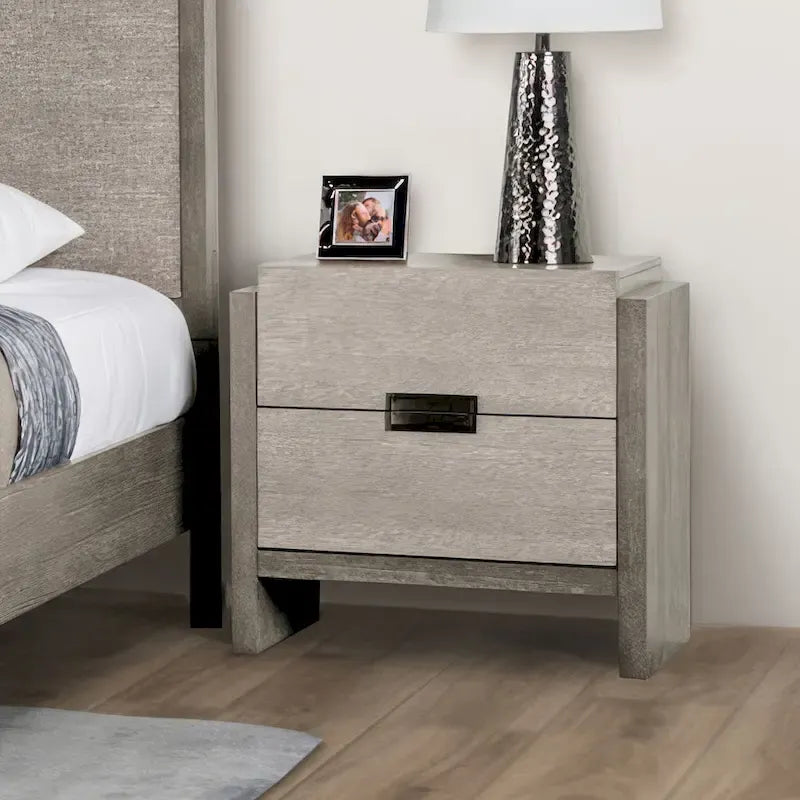 Set camera da letto Furniture of America Cruz contemporaneo grigio in legno massello 6 pezzi: letto, 2 comodini, cassettiera, comò e specchio 6