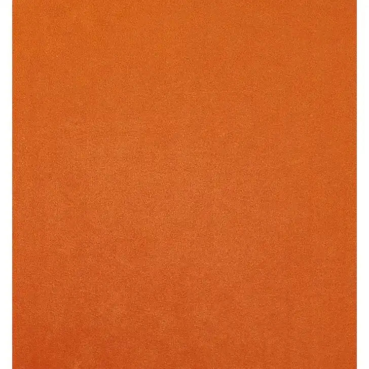 Poltrona accent in velluto Mid-Century con braccioli inclinati 27